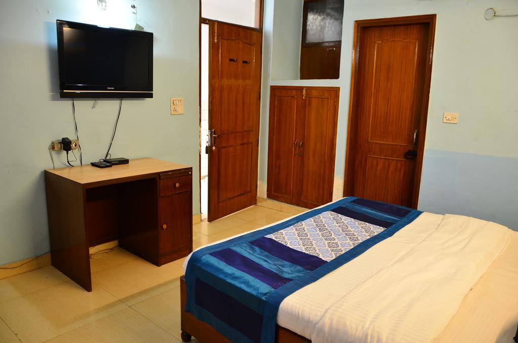 Airport Hotel Paradise International Нью-Дели Экстерьер фото