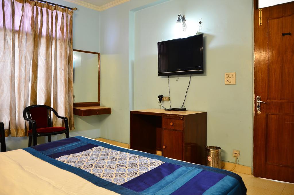 Airport Hotel Paradise International Нью-Дели Экстерьер фото