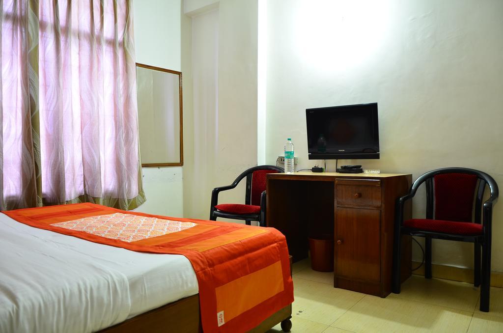 Airport Hotel Paradise International Нью-Дели Экстерьер фото